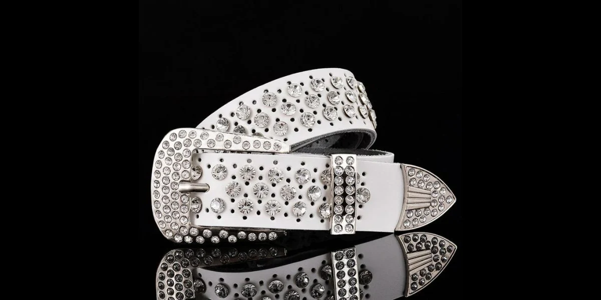 How to Style Rhinestone Belts & T-Shirts for a Glam Look